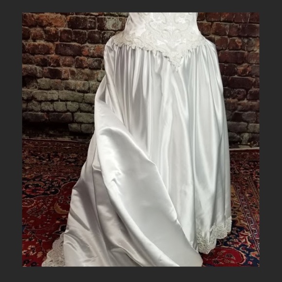 BEAUTIFUL WEDDING DRESS SIZE 16 - Picture 13 of 14